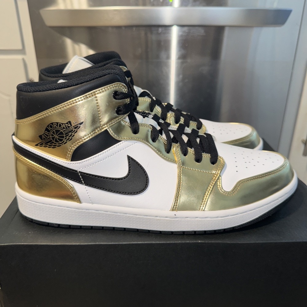 Nike Air Jordan 1 Mid SE White Metallic Gold Sz 12 DC1419 700 100% AUTHENTIC NIB - Picture 3 of 7